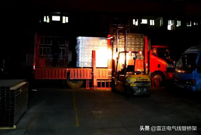 托盘式桥架图片大全_托盘式桥架_托盘式桥架规格和型号