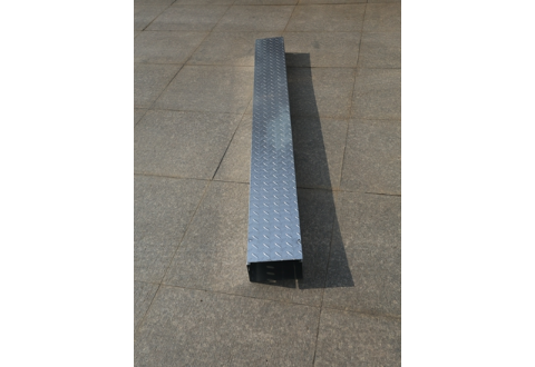 徐汇区热镀锌托盘式桥架定做,热镀锌桥架