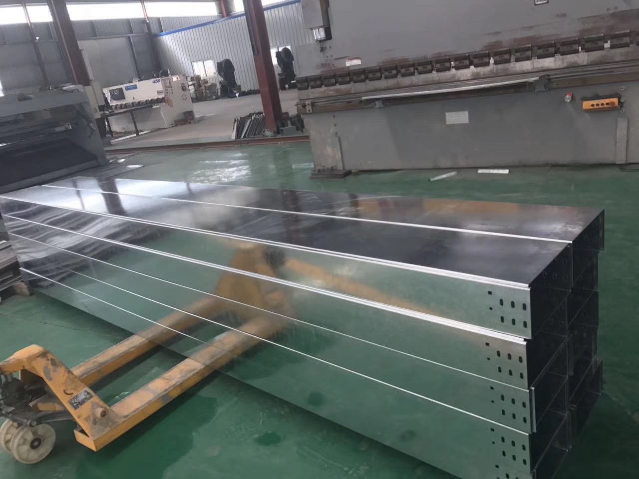 热镀锌桥架厂家_镀锌桥架厂家价格_镀锌桥架价格多少钱一米