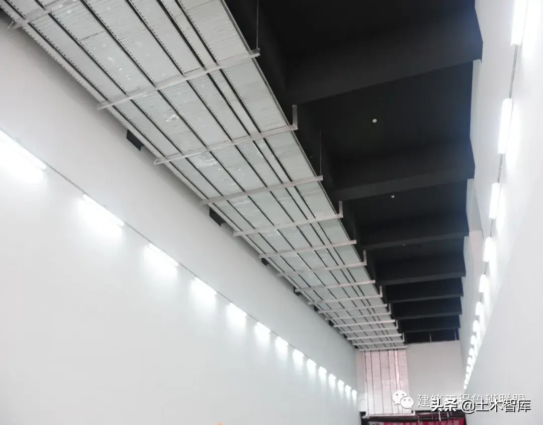 托盘式桥架_托盘式桥架图片大全_托盘式桥架安装大样图