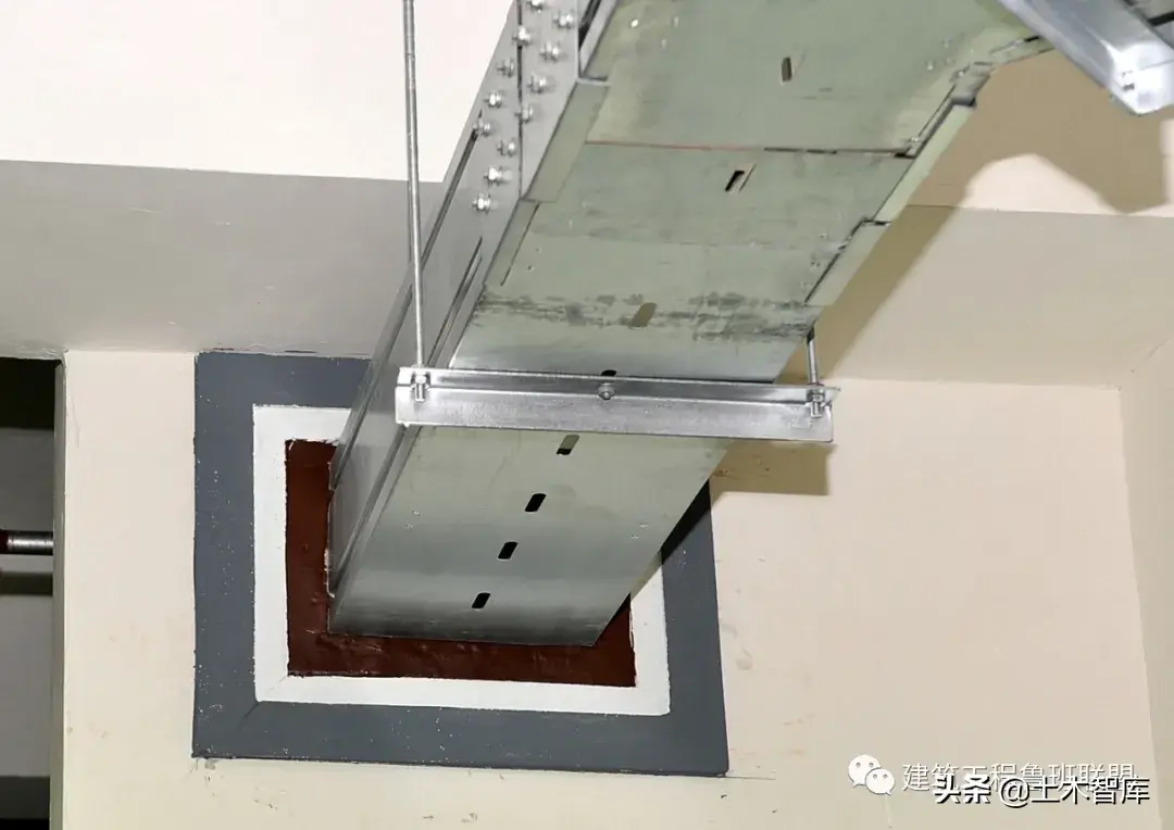 托盘式桥架图片大全_托盘式桥架安装大样图_托盘式桥架