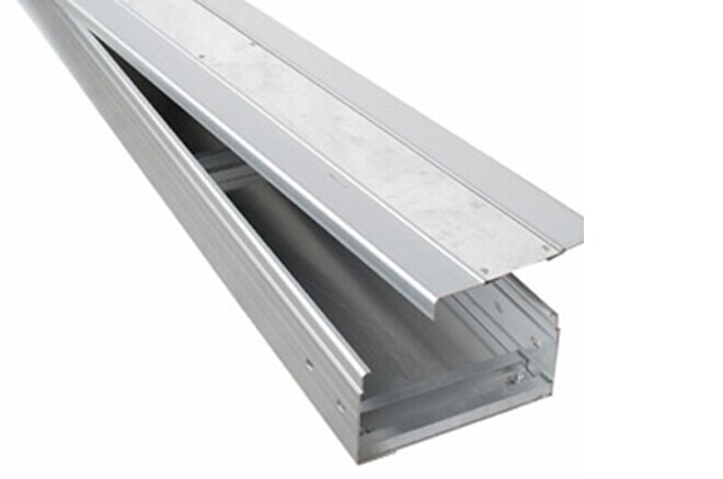 安装电缆桥架（强电）有没有需要装置伸缩节